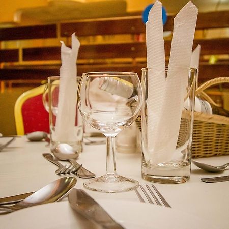 Eland Safari Hotel نيري المظهر الخارجي الصورة