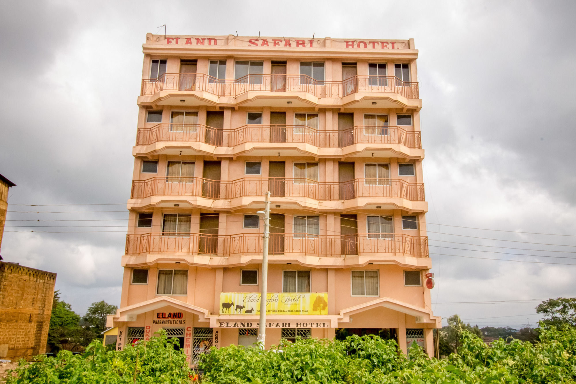 Eland Safari Hotel نيري المظهر الخارجي الصورة