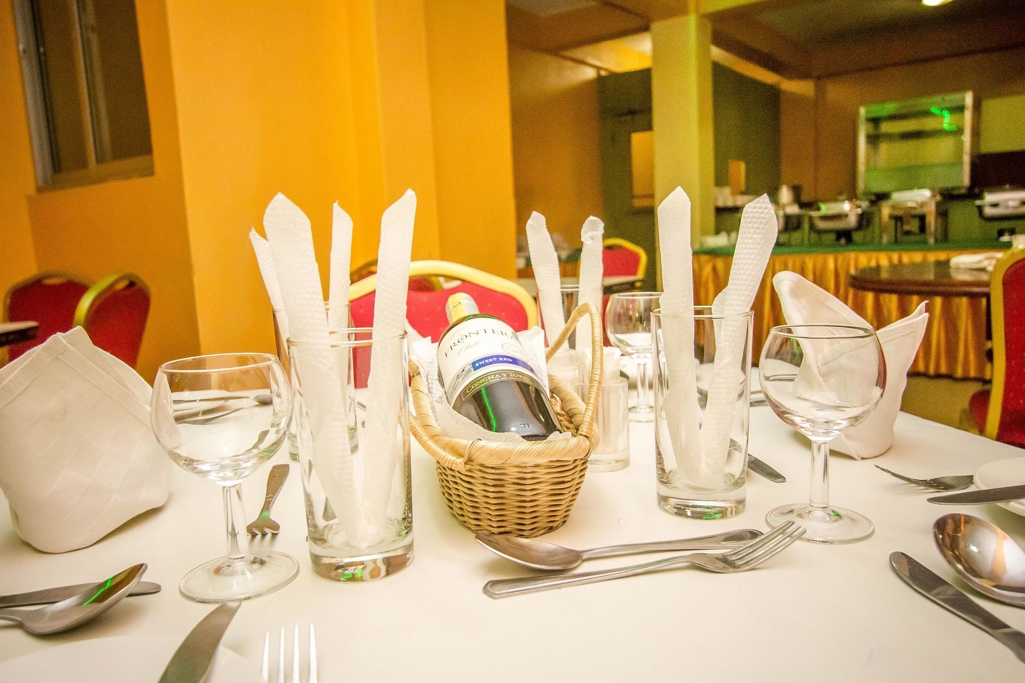 Eland Safari Hotel نيري المظهر الخارجي الصورة