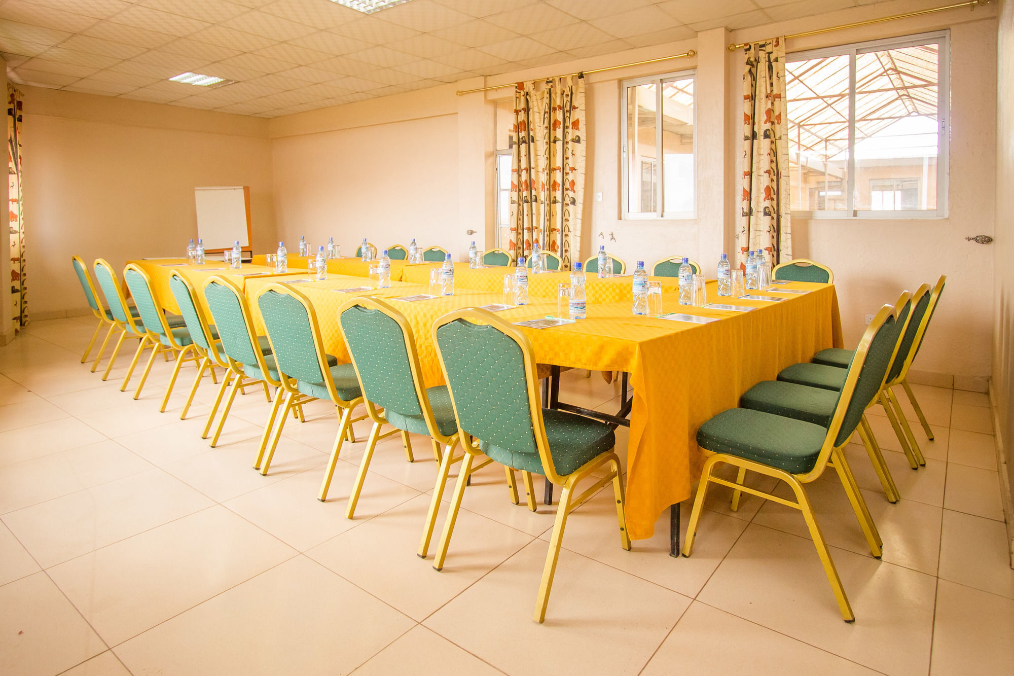 Eland Safari Hotel نيري المظهر الخارجي الصورة