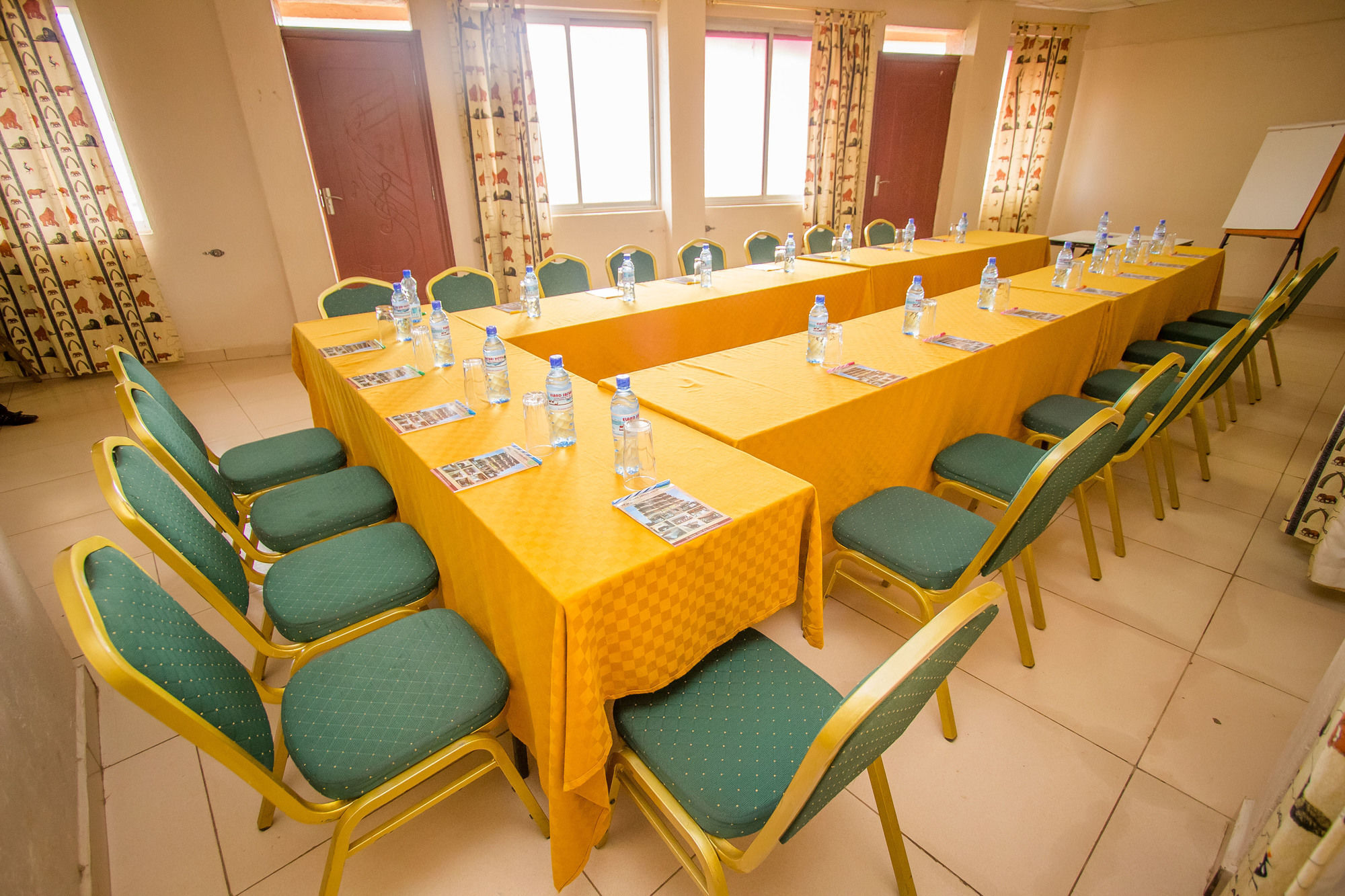 Eland Safari Hotel نيري المظهر الخارجي الصورة
