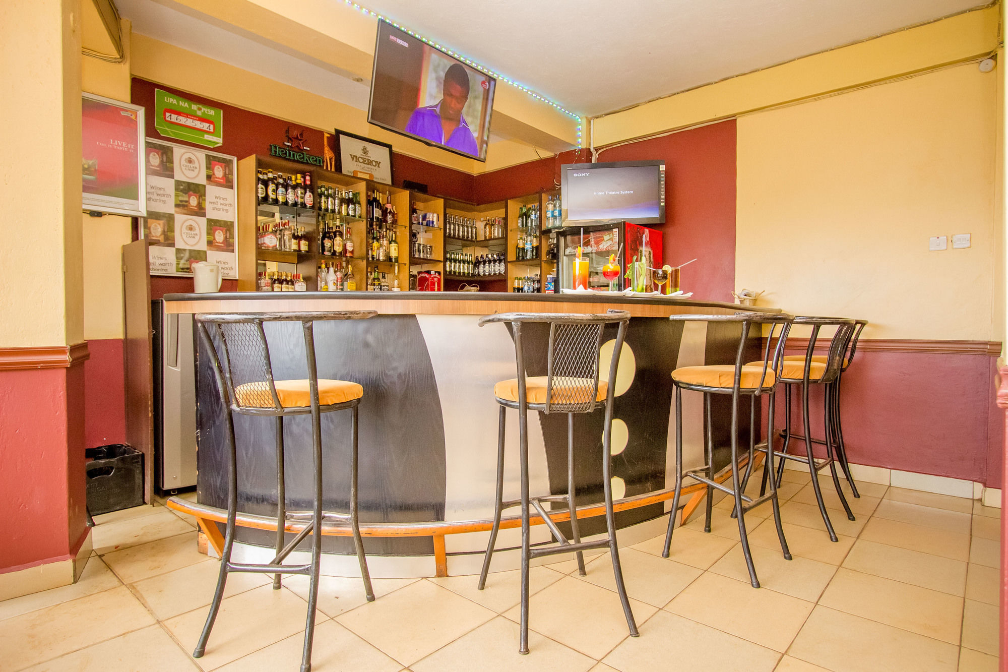 Eland Safari Hotel نيري المظهر الخارجي الصورة