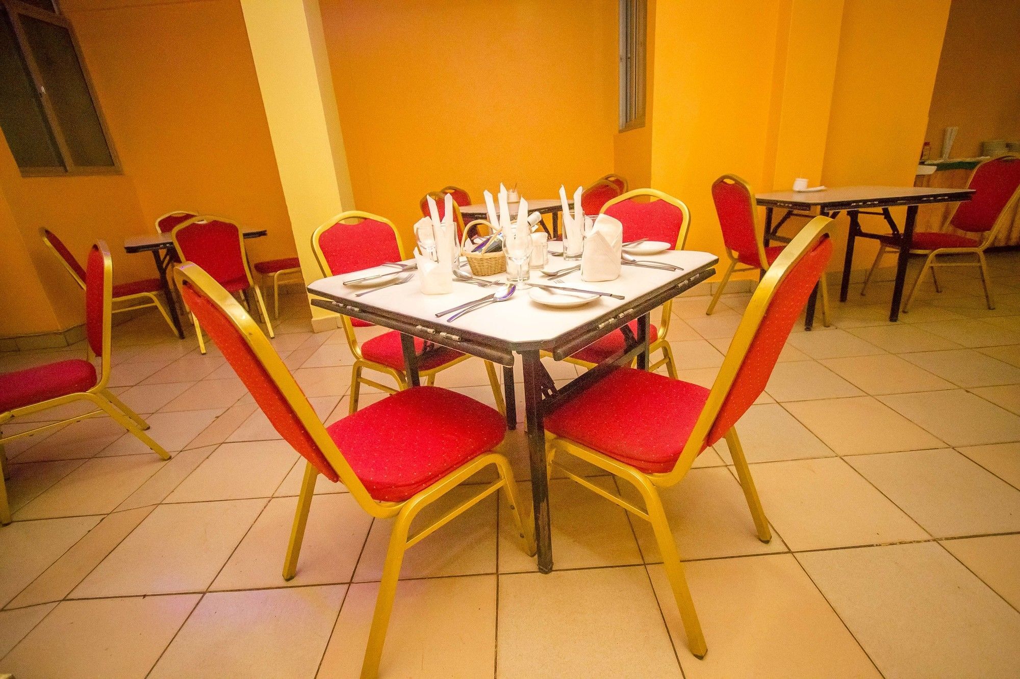 Eland Safari Hotel نيري المظهر الخارجي الصورة