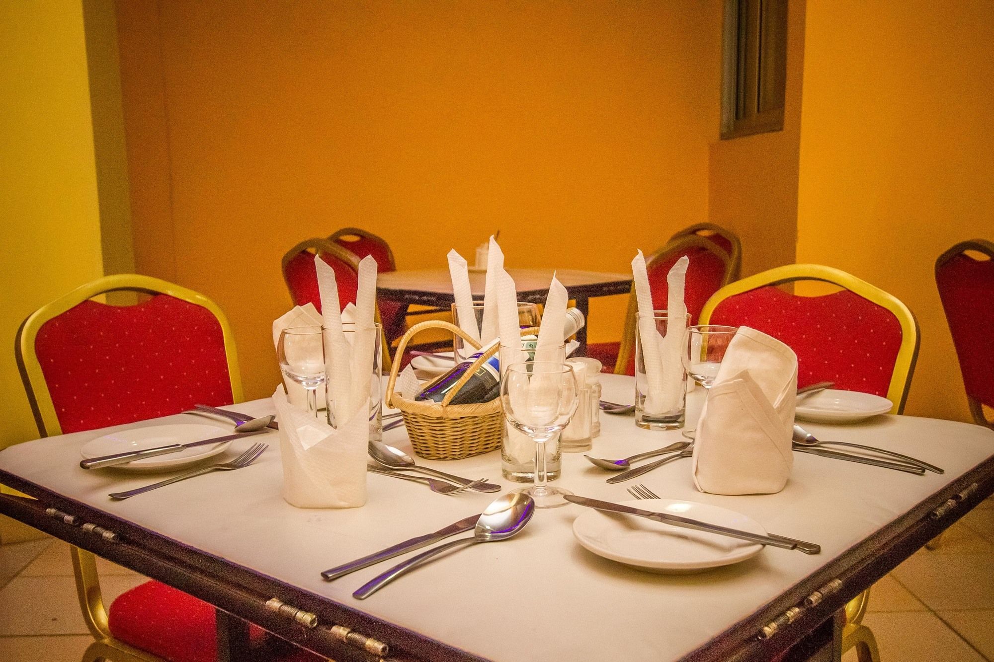 Eland Safari Hotel نيري المظهر الخارجي الصورة
